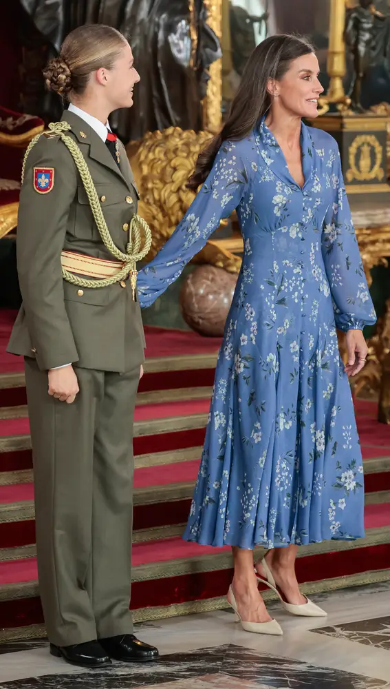 Los gestos cómplices de la reina Letizia y la princesa Leonor