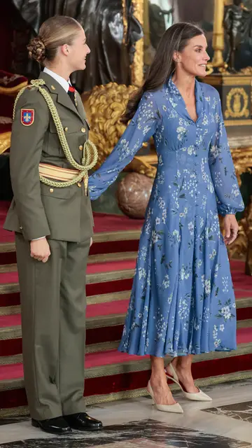 Los gestos cómplices de la reina Letizia y la princesa Leonor Los gestos cómplices de la reina Letizia y la princesa Leonor
