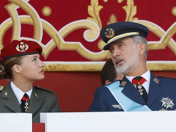 La princesa Leonor y su padre el rey Felipe VI La princesa Leonor y su padre el rey Felipe VI
