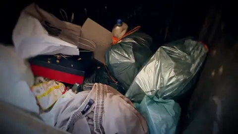 Marcos sufre Diógenes y vive entre basura desde hace años: "Llevo más de 6 meses sin ducharme" Marcos sufre Diógenes y vive entre basura desde hace años: "Llevo más de 6 meses sin ducharme"