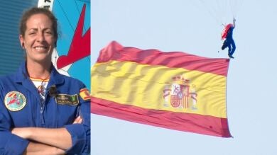 La emoción de Carmen Gómez, primera paracaidista mujer en dar el salto con la bandera de España: 