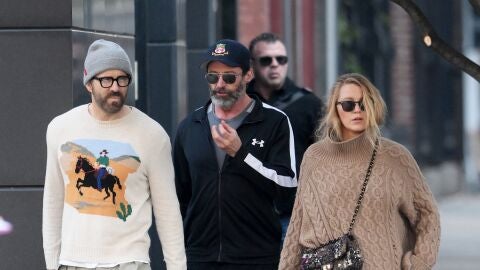  Ryan Reynolds y Blake Lively con Hugh Jackman en su 55 cumpleaños