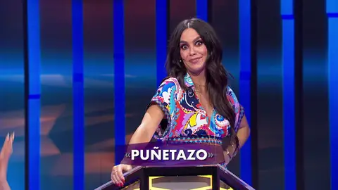 ¡Lluvia de golpes! Del tetazo de Tania Llasera al tortazo de Edurne: Todo con tal de adivinar la palabra oculta ¡Lluvia de golpes! Del tetazo de Tania Llasera al tortazo de Edurne: Todo con tal de adivinar la palabra oculta