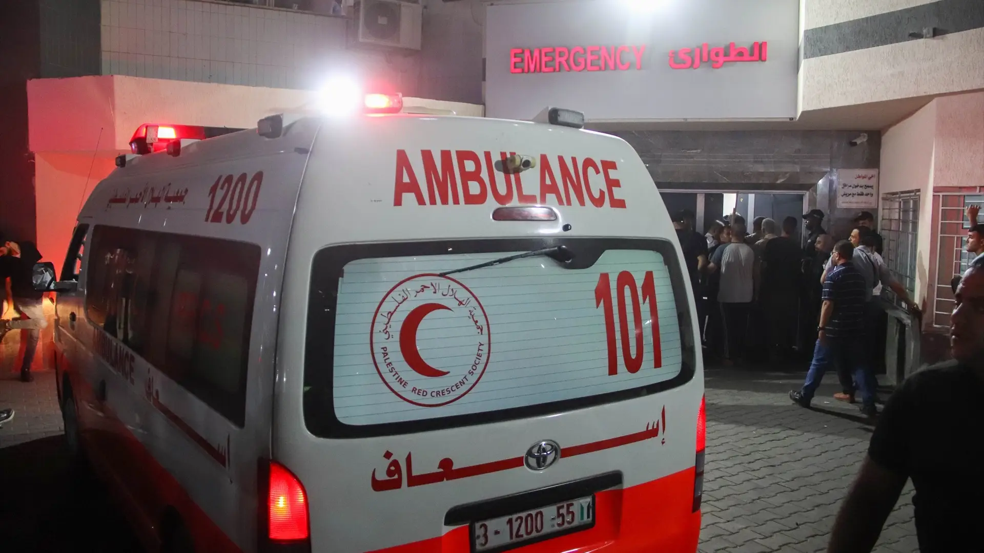 Fuera del hospital Al-Shifa de Gaza Fuera del hospital Al-Shifa de Gaza
