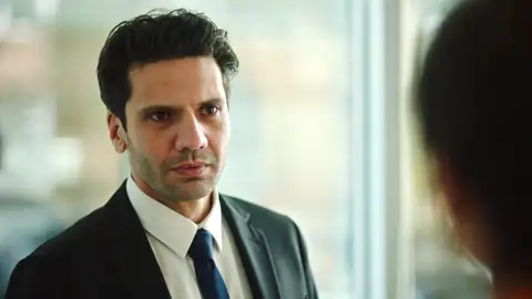 Ilgaz busca el perdón de Ceylin tras confesarle que va a dejar en libertad a Salim para salvar a Defne Ilgaz busca el perdón de Ceylin tras confesarle que va a dejar en libertad a Salim para salvar a Defne