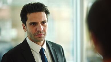 Ilgaz busca el perdón de Ceylin tras confesarle que va a dejar en libertad a Salim para salvar a Defne