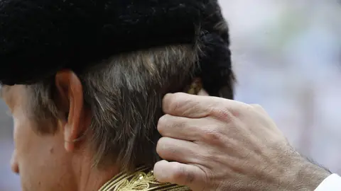 Manuel Díaz 'El Cordobés' se retira de los ruedos Manuel Benítez ha sido el encargado, por expreso deseo, de cortar la coleta a su hijo Manuel Díaz.