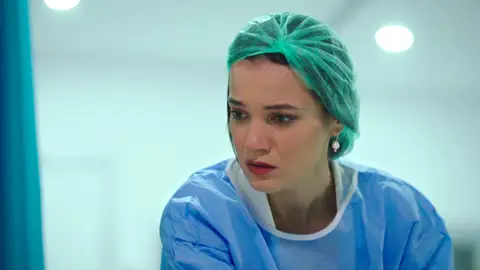 La mentira piadosa de Ceylin a Metin para no preocuparle: “Defne está en casa” La mentira piadosa de Ceylin a Metin para no preocuparle: “Defne está en casa”