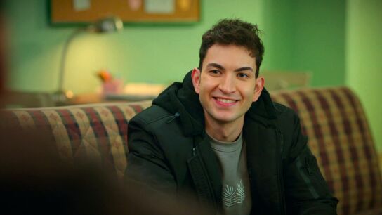 Tolga le cuenta a su hermana que su padre por fin va a ser detenido: "Ya no podrá hacernos ningún daño" 