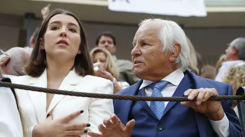 Manuel Benítez con su nieta, Alba Díaz Manuel Benítez con su nieta, Alba Díaz