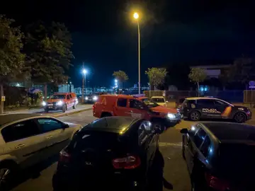 Miembros de la Unidad Militar de Emergencias buscando a Álvaro Prieto en la estación de Santa Justa, foto del 15 de octubre Miembros de la Unidad Militar de Emergencias buscando a Álvaro Prieto en la estación de Santa Justa, foto del 15 de octubre
