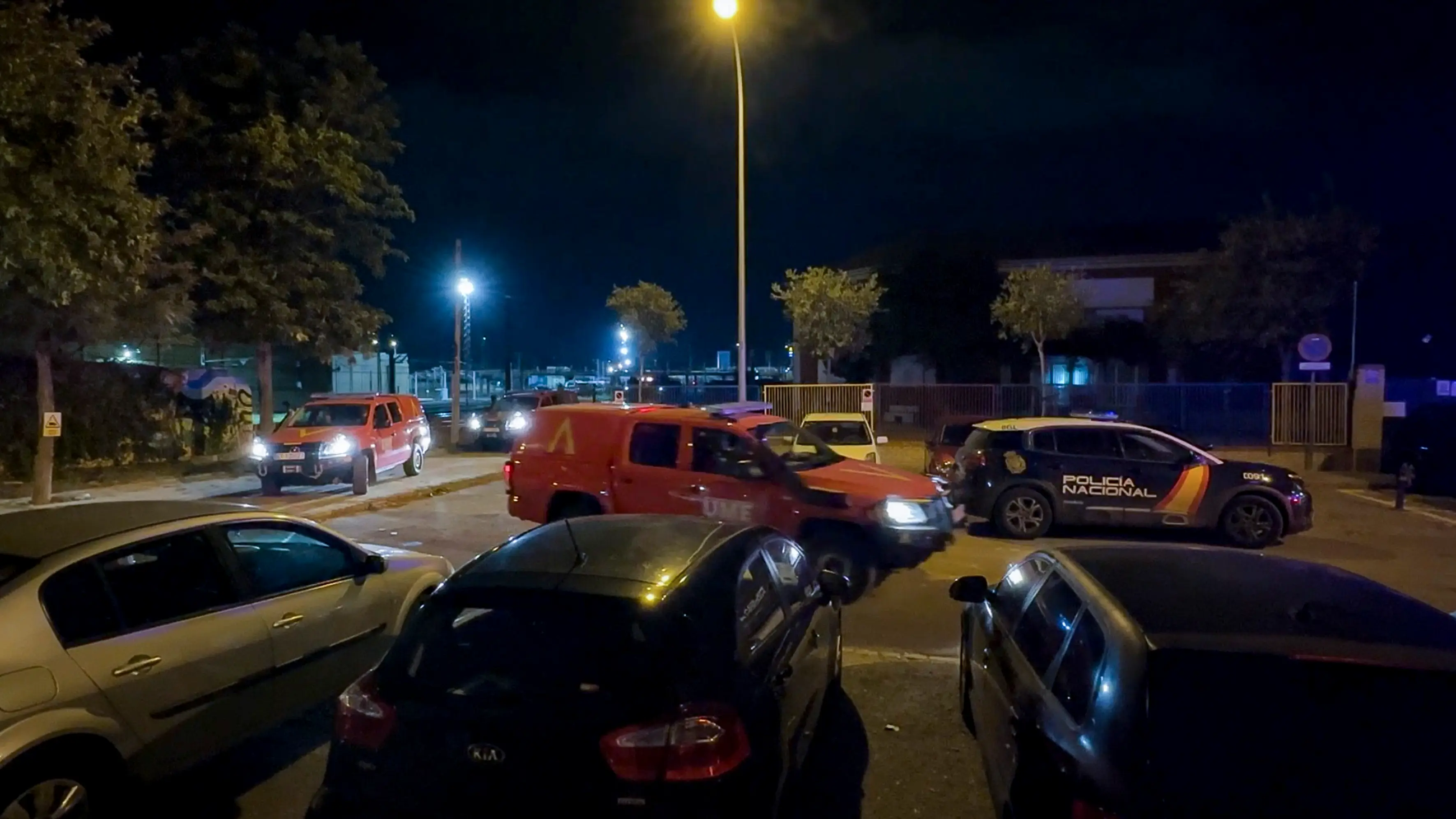 Miembros de la Unidad Militar de Emergencias buscando a Álvaro Prieto en la estación de Santa Justa, foto del 15 de octubre Miembros de la Unidad Militar de Emergencias buscando a Álvaro Prieto en la estación de Santa Justa, foto del 15 de octubre