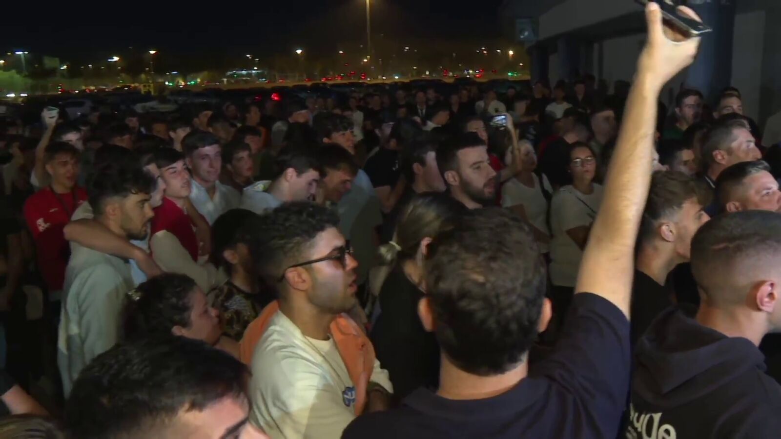 Emocionante concentración a las puertas del Estadio del Córdoba en homenaje al juvenil Álvaro Prieto