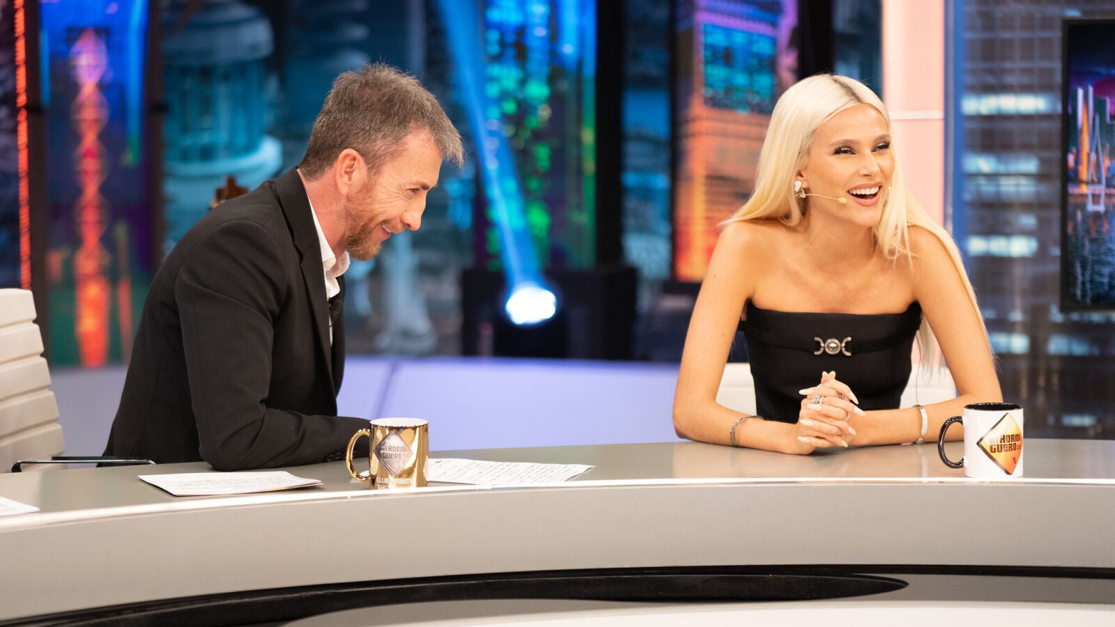 Valentina Zenere enseña a Pablo Motos a usar correctamente el 