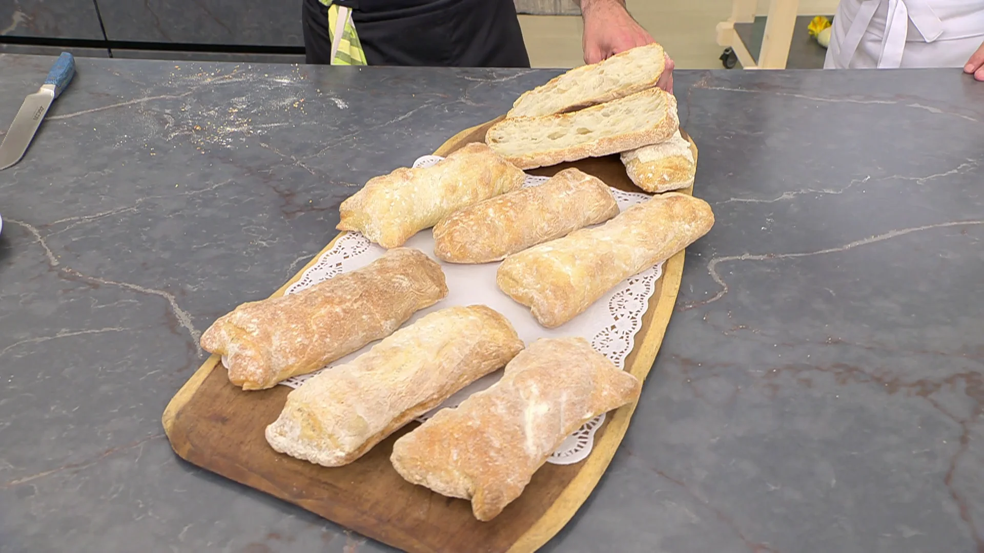 Receta casera de pan de cristal, paso a paso con Joseba Arguiñano Receta casera de pan de cristal, paso a paso con Joseba Arguiñano
