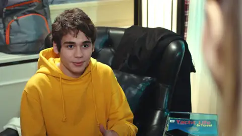 Erim le confiesa a Yildiz que tiene novia y... ¡quiere llevarla a la mansión! Erim le confiesa a Yildiz que tiene novia y... ¡quiere llevarla a la mansión!