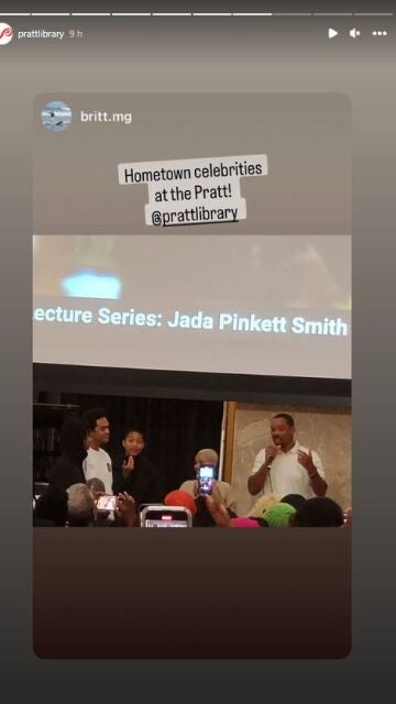 Will Smith con sus hijos y Jada Pinkett en una biblioteca en Baltimore