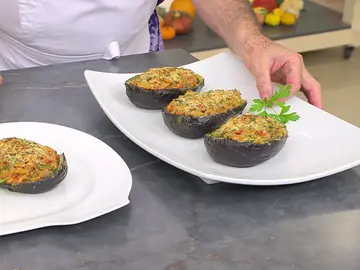 Berenjenas rellenas, un plato fácil y sabroso en 40 minutos Berenjenas rellenas, un plato fácil y sabroso en 40 minutos