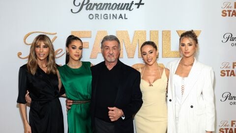 Sylvester Stallone con su mujer, Jennifer Flavin, y sus 3 hijas: Sistine, Sophia Stallone y Scarlet