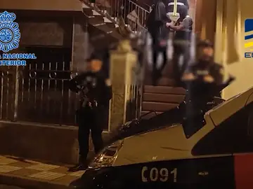 Momento de la detención de uno de los vinculados con adoctrinamiento yihadista Momento de la detención de uno de los vinculados con adoctrinamiento yihadista