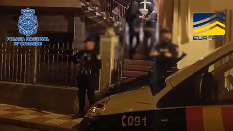 Momento de la detención de uno de los vinculados con adoctrinamiento yihadista Momento de la detención de uno de los vinculados con adoctrinamiento yihadista
