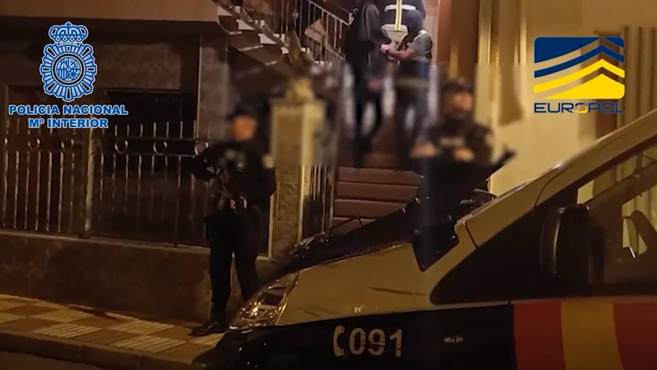 Momento de la detención de uno de los vinculados con adoctrinamiento yihadista Momento de la detención de uno de los vinculados con adoctrinamiento yihadista