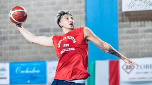 Samuel Dilas en un entrenamiento con su equipo de baloncesto Samuel Dilas en un entrenamiento con su equipo de baloncesto
