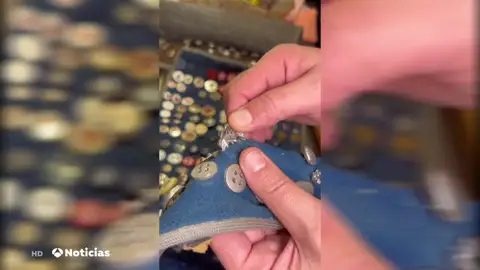 Un joven compra una mercería histórica en A Coruña y la convierte en el furor de las redes sociales Un joven compra una mercería histórica en A Coruña y la convierte en el furor de las redes sociales