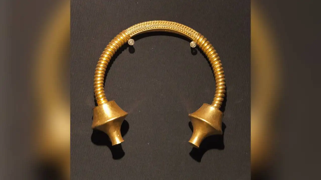 Torques de oro encontrado en Betanzos Torques de oro encontrado en Betanzos
