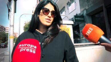 El entorno de Gabriela Guillén niega que la modelo baraje irse de España con su hijo: 