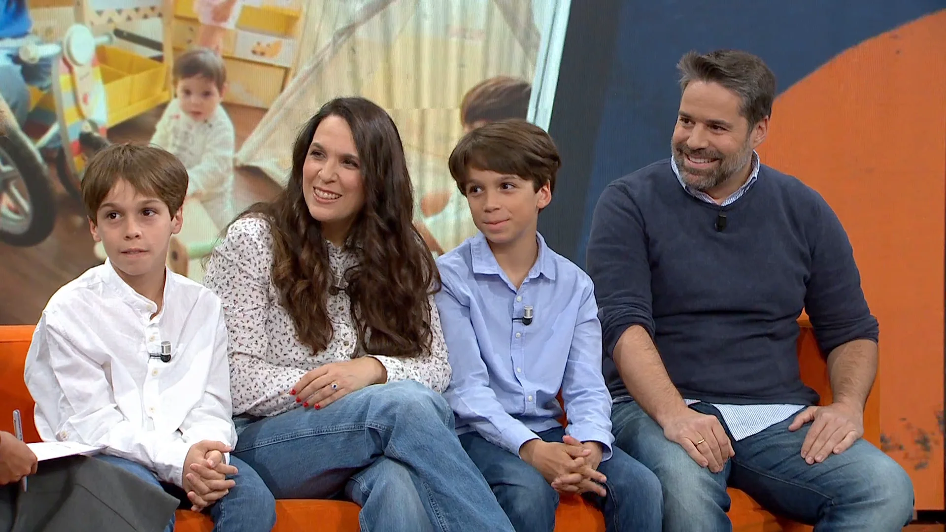 ¿Cómo es la vida con 9 hijos? Ana y Jesús nos relatan el día a día de su "locura de familia" ¿Cómo es la vida con 9 hijos? Ana y Jesús nos relatan el día a día de su "locura de familia"