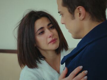 &iexcl;Interpretaci&oacute;n de &Oacute;scar! Şahika hace creer a Yiğit que est&aacute; echando su vida a perder 