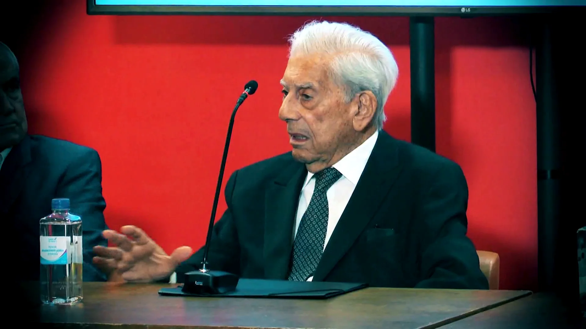 Mario Vargas Llosa publica su nuevo libro: su título, un dardo a Isabel Preysler y su dedicatoria, a Patricia Llosa Mario Vargas Llosa publica su nuevo libro: su título, un dardo a Isabel Preysler y su dedicatoria, a Patricia Llosa