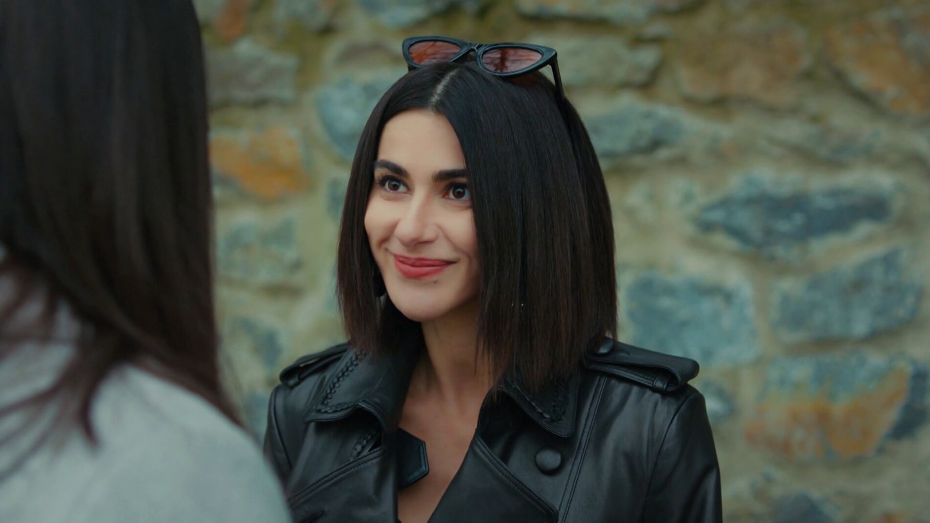Leyla le revela a Şahika como se fraguó su aventura con Halit: “Me ...