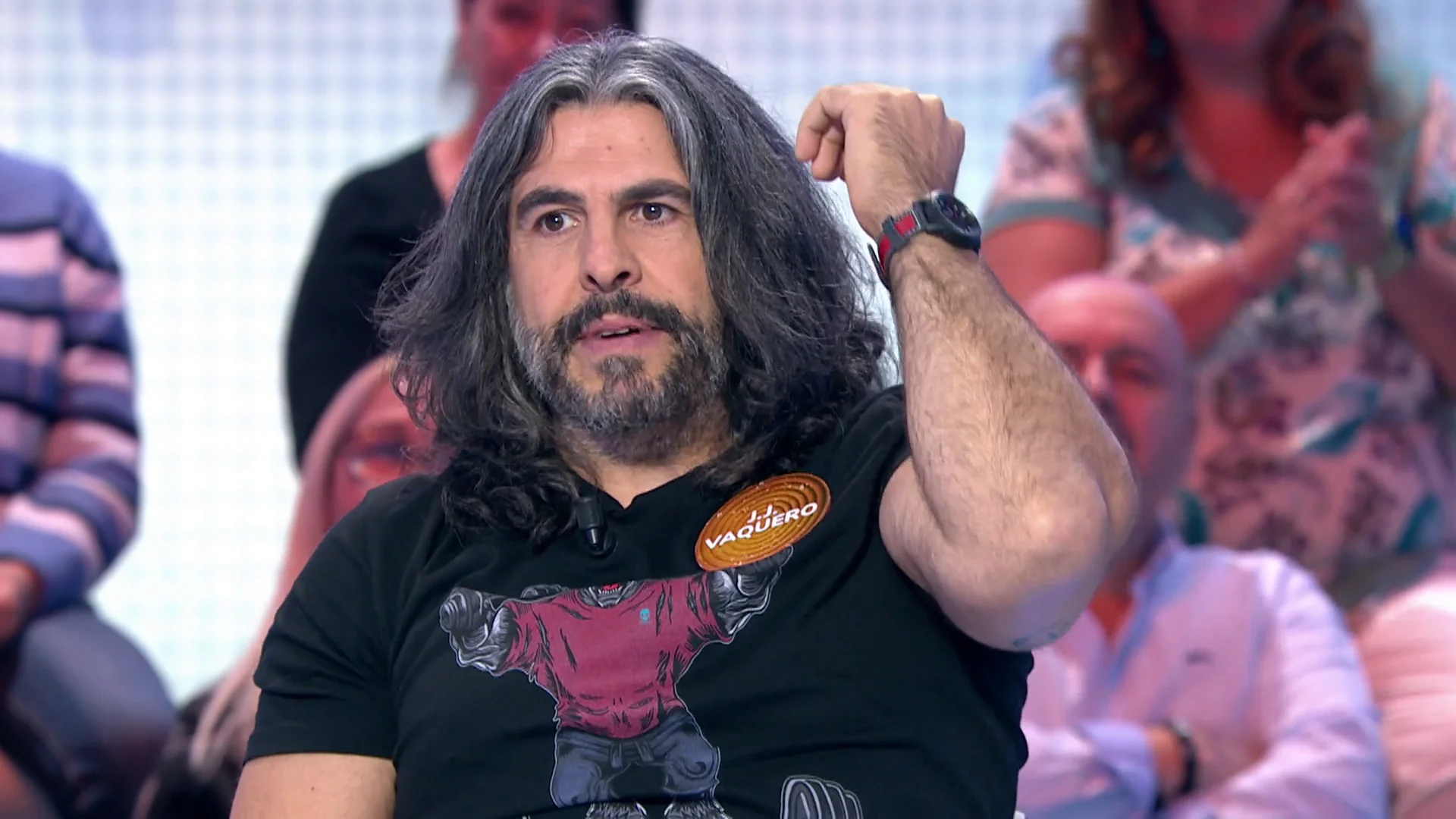 La confusión ortográfica de J.J. Vaquero mientras se hacía un tatuaje por sus hijas La confusión ortográfica de J.J. Vaquero mientras se hacía un tatuaje por sus hijas