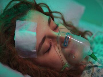 Tolga, roto de dolor...su hermana no sobrevivir a la ca&iacute;da, pero su coraz&oacute;n podr&iacute;a salvar la vida de una ni&ntilde;a