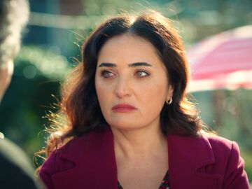 Orhan pide perd&oacute;n a Şeng&uuml;l e intenta volver con ella: "No conoc&iacute;a a la verdadera G&ouml;n&uuml;l"