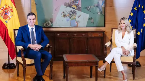 Pedro Sánchez y Yolanda Díaz, tras cerrar su acuerdo de Gobierno Pedro Sánchez y Yolanda Díaz, tras cerrar su acuerdo de Gobierno