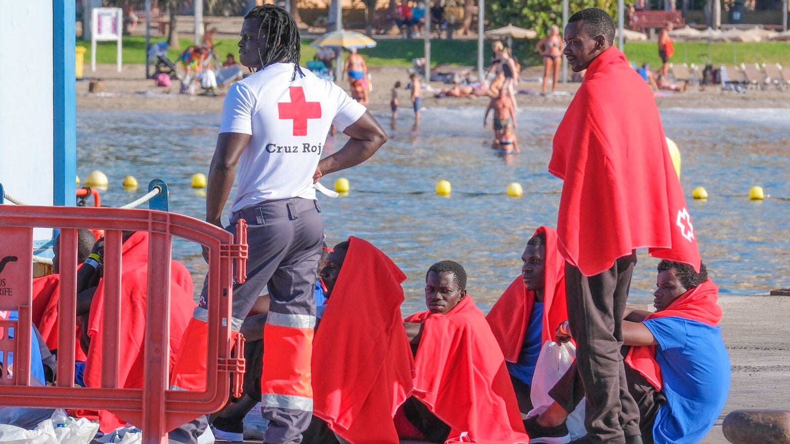 Las dudas de la crisis migratoria de Canarias: ¿devoluciones en caliente? ¿cuánto tiempo estarán en los centros?