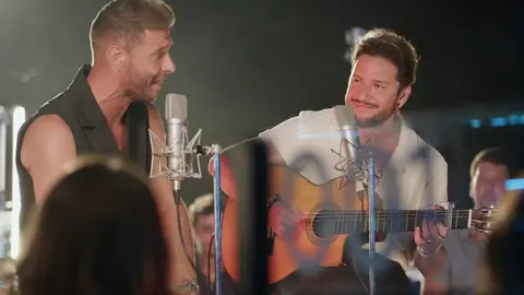 El duende de Joaquín con Manuel Carrasco cantando Eres