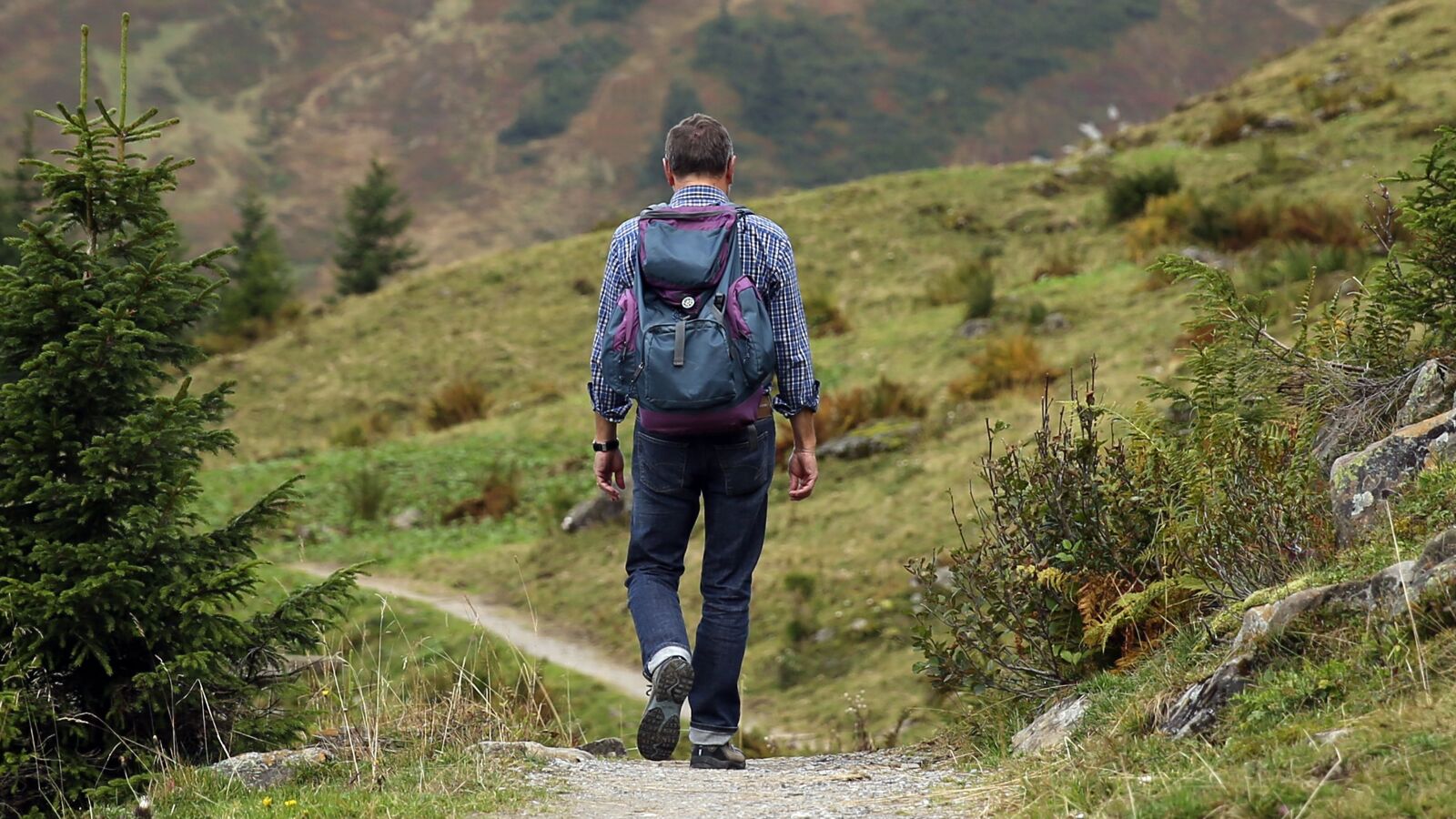 ¿Qué es el rucking? Se pone de moda con nombre pomposo un ejercicio de toda la vida