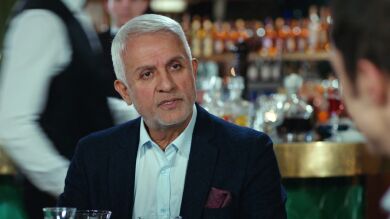 Halit humilla a Yiğit frente a todos: 