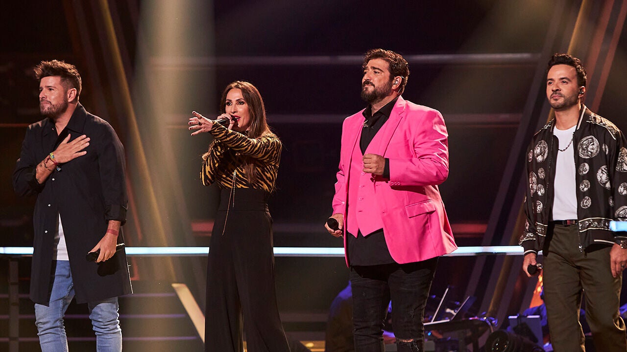 Los coaches llenan de magia el escenario de La Voz cantando El Viaje