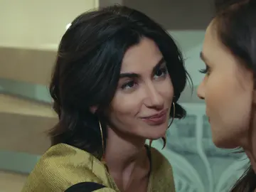Şahika interrumpe un cómplice momento de Ender con Kaya y la amenaza: “No me robarás a mi hermano” Şahika interrumpe un cómplice momento de Ender con Kaya y la amenaza: “No me robarás a mi hermano”