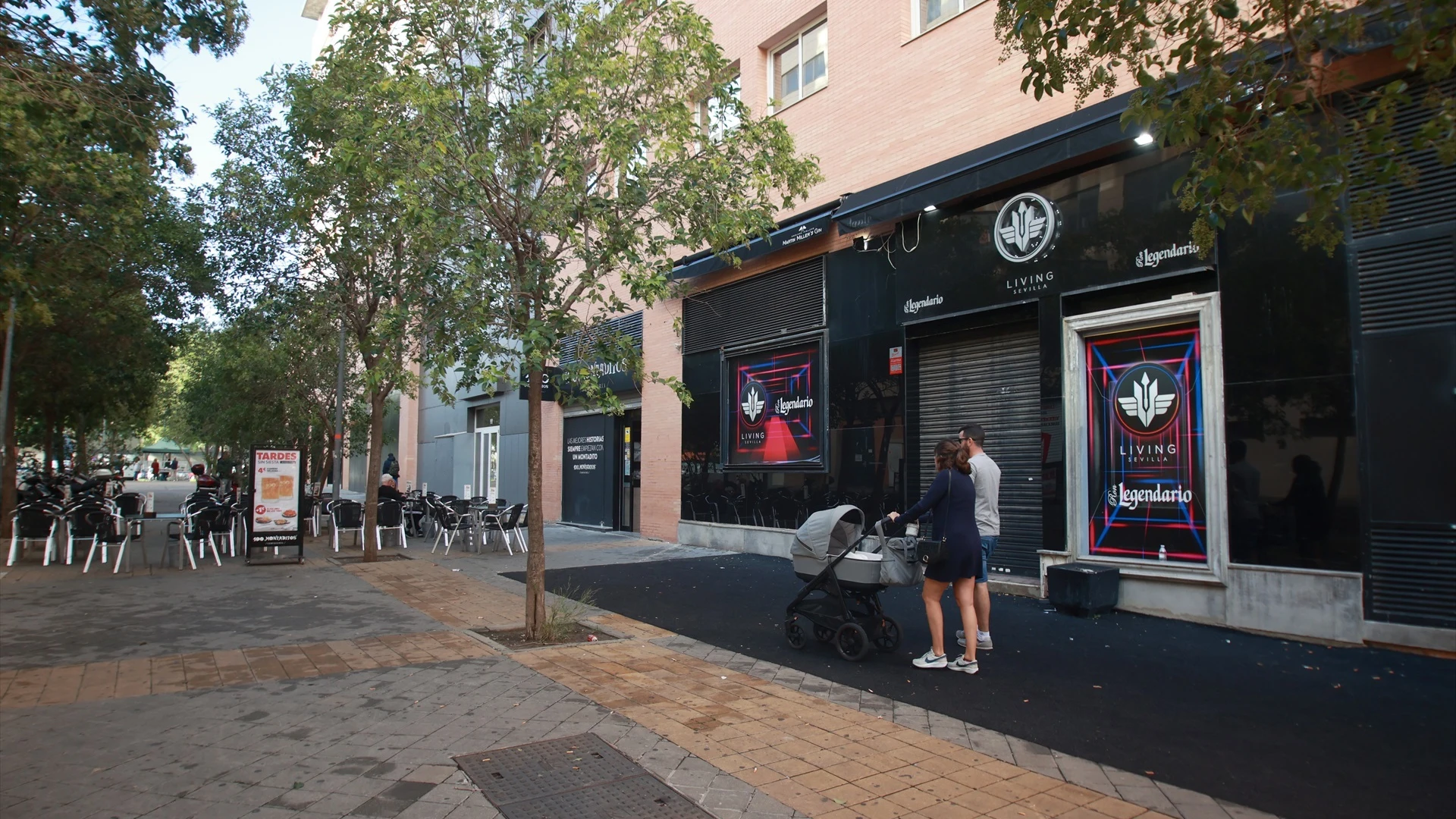 Fachada de la discoteca Living Sevilla, donde se ha producido un tiroteo Fachada de la discoteca Living Sevilla, donde se ha producido un tiroteo