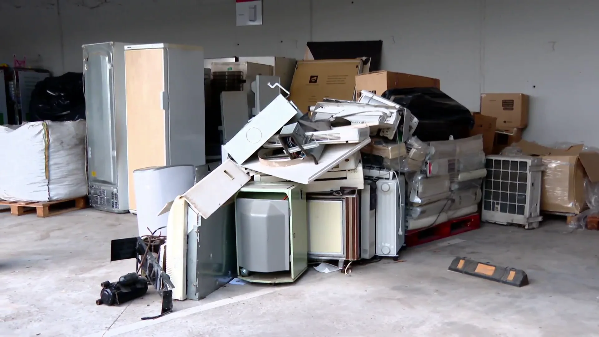 Electrodom&eacute;sticos mal reciclados