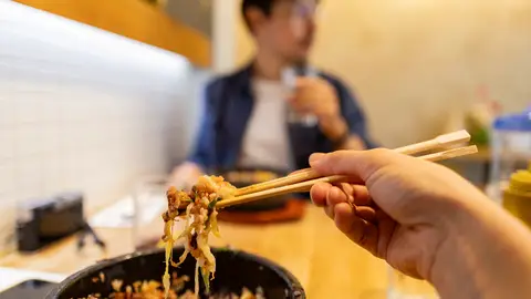 Comer con palillos Comer con palillos