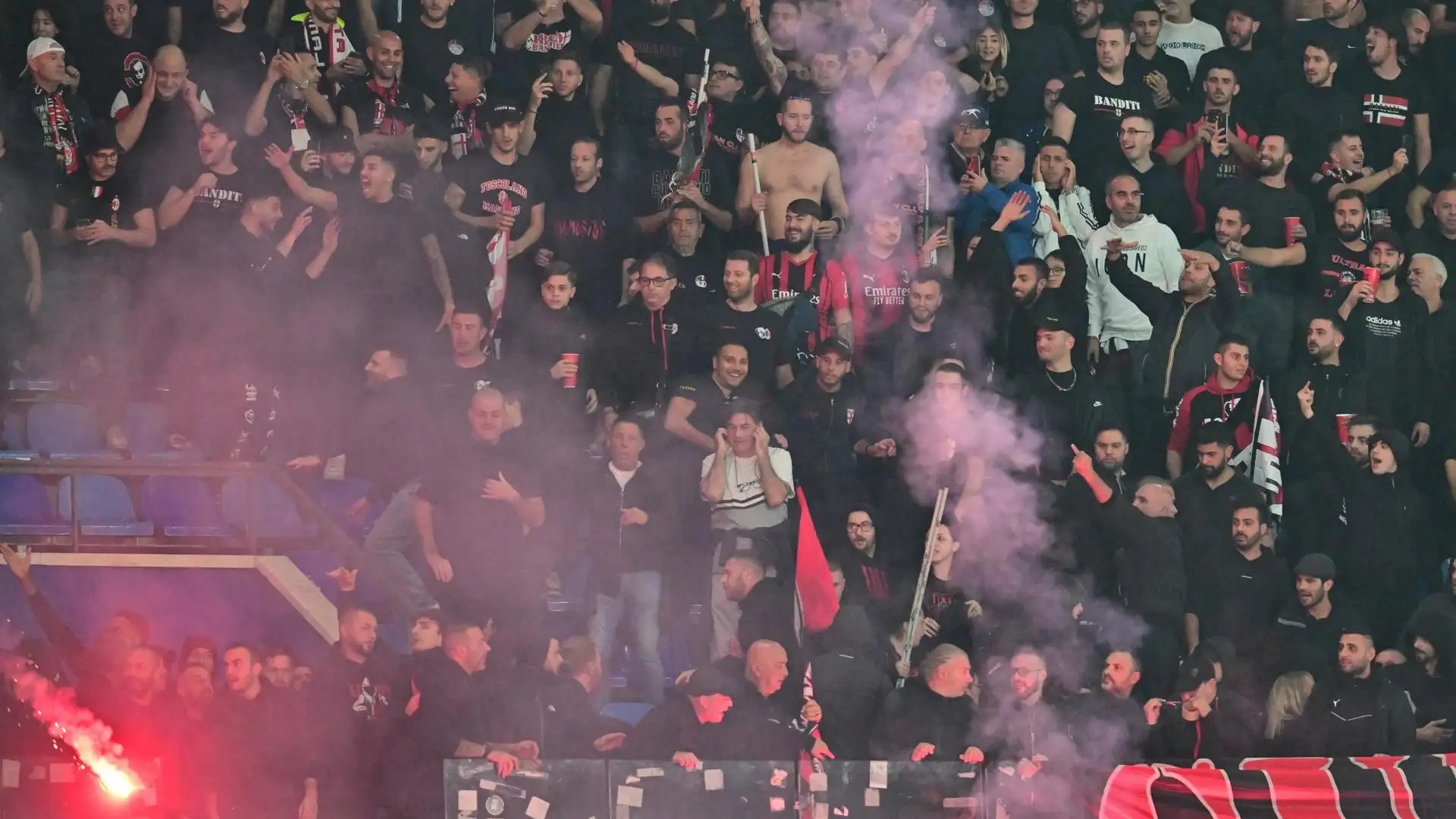 Aficionados durante el Nápoles - AC Milan de Serie A Aficionados durante el Nápoles - AC Milan de Serie A