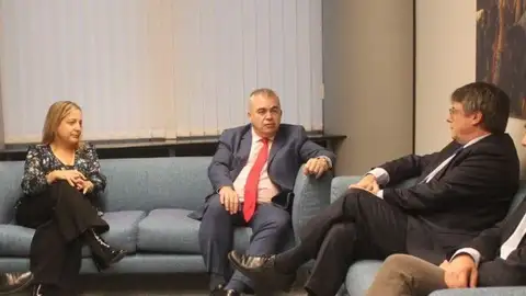Imagen de la reunión entre Cerdán y Puigdemont en Bruselas Imagen de la reunión entre Cerdán y Puigdemont en Bruselas