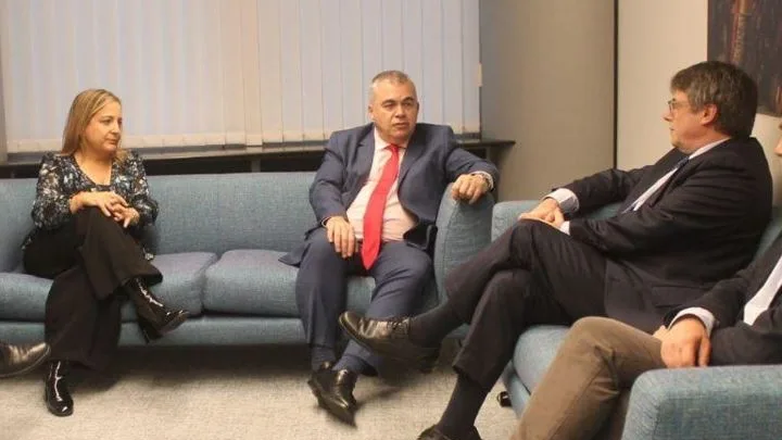 Imagen de la reunión entre Cerdán y Puigdemont en Bruselas Imagen de la reunión entre Cerdán y Puigdemont en Bruselas
